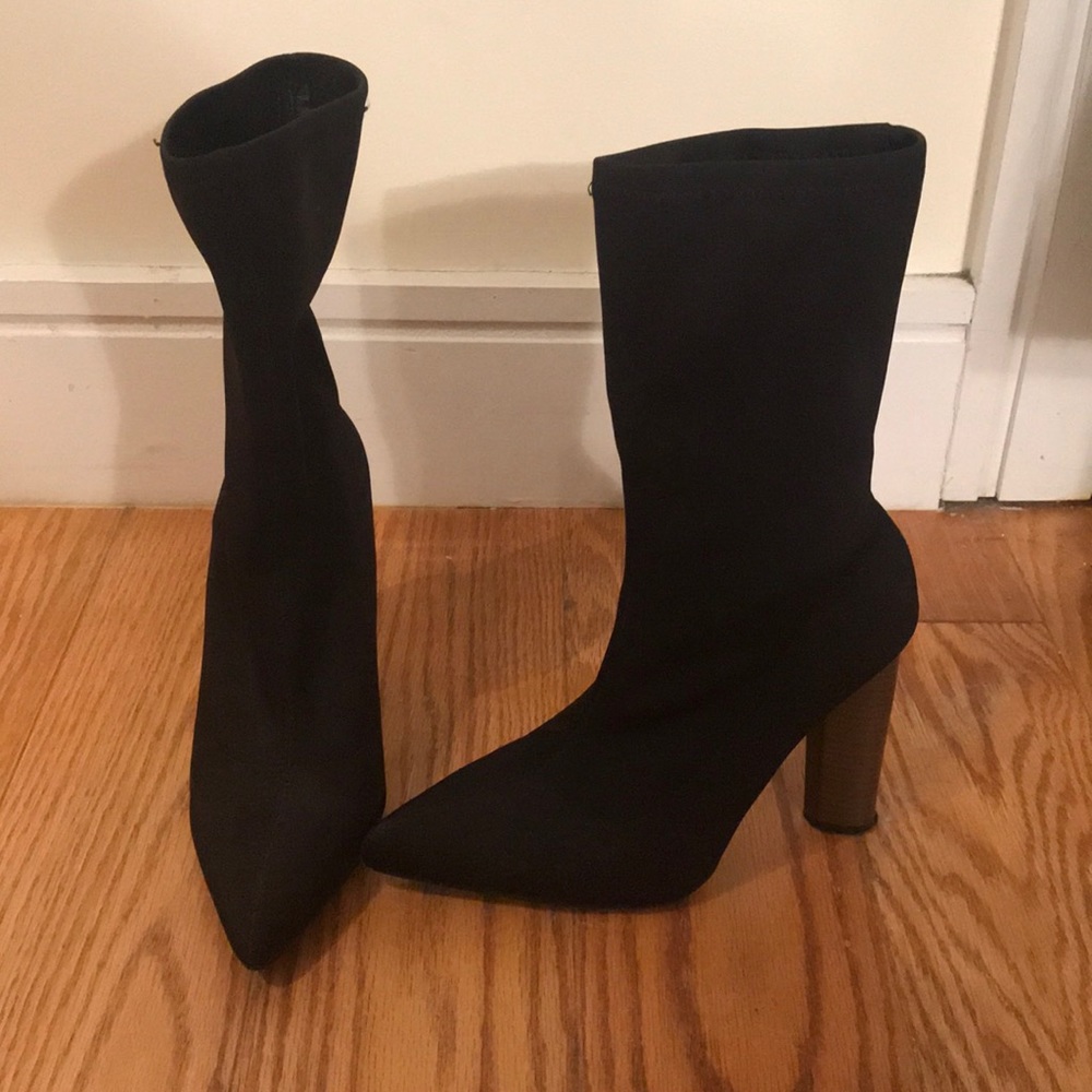 Black stretchy neoprene boot